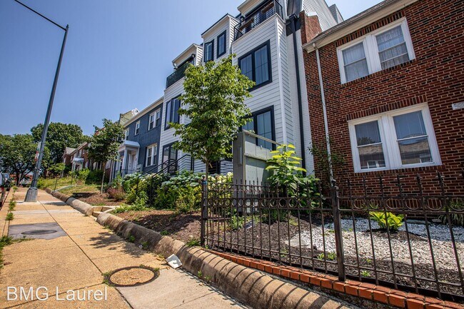 Building Photo - 1 br, 2 bath House - 1011 18th St NE (#05)