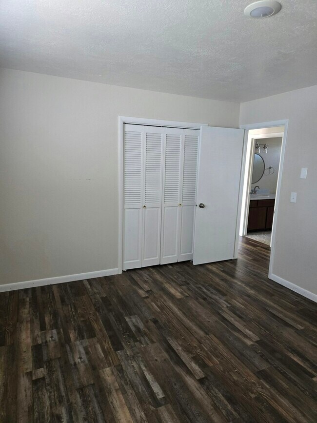 Foto del edificio - 340 W Cedar St
