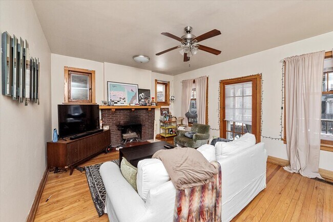 Building Photo - 910 W Gunnison St