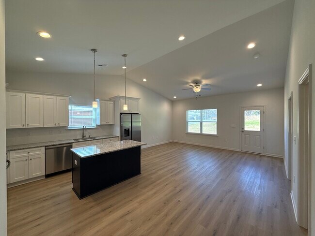 Foto del edificio - Brand New Construction 3 Bedroom 2 Bathroom House