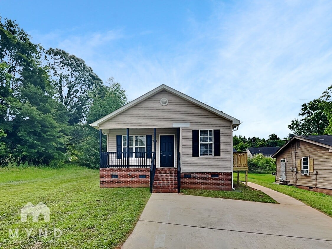 Primary Photo - 305 S Pinchback Ave