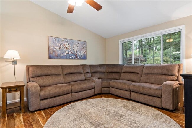 Building Photo - 374 Gardiner Rd