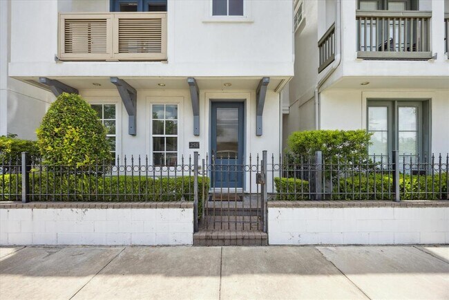 Building Photo - 258 E 28th St