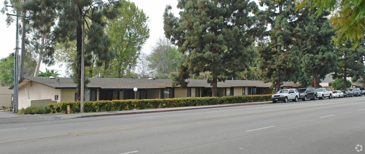 Primary Photo - Claremont Village Green