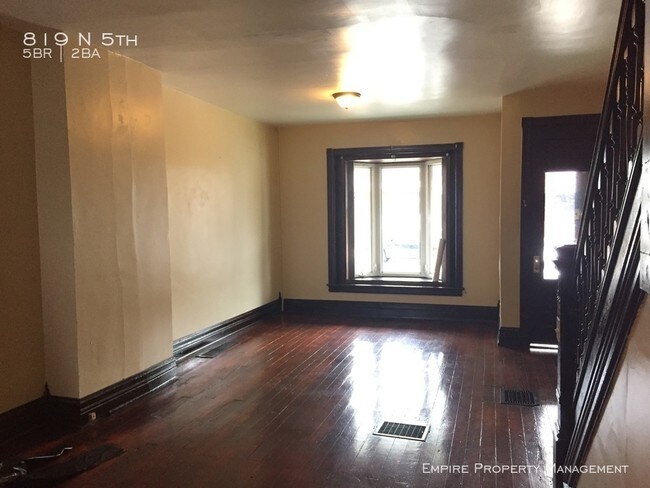 Building Photo - 819 N 5th St