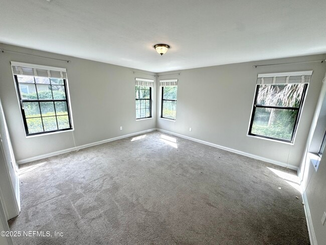 Building Photo - 1692 E Holly Oaks Lake Rd
