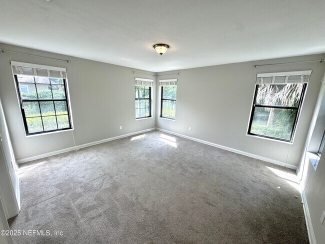 Foto del edificio - 1692 E Holly Oaks Lake Rd