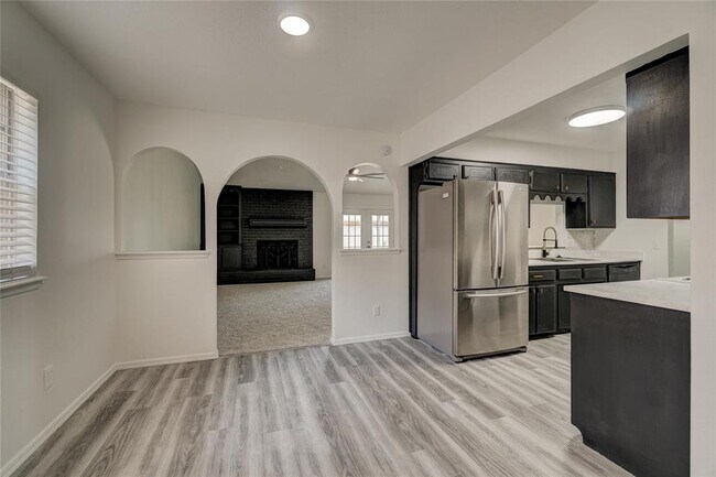 Building Photo - 10333 Fairfax Ln