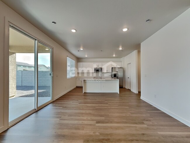 Building Photo - 9740 W Parkway Dr