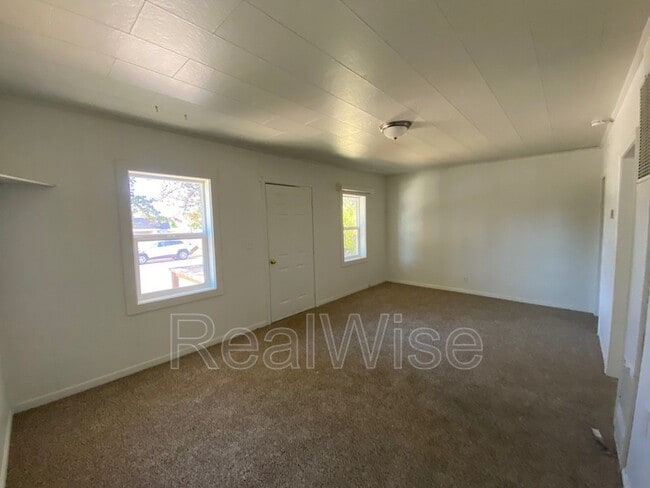 Building Photo - 512 Pearl St