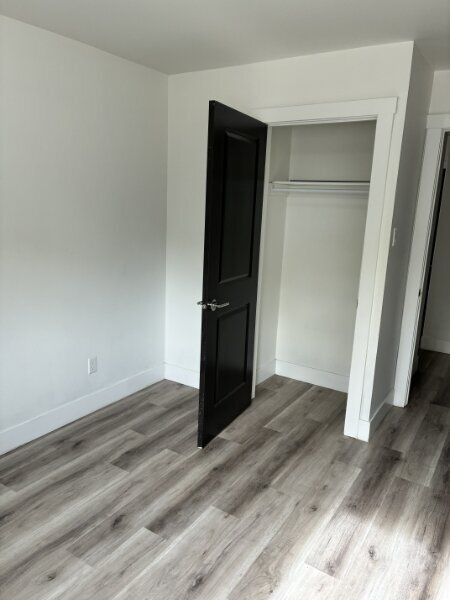 Photo du bâtiment - Fully Renovated Unit Available Now!