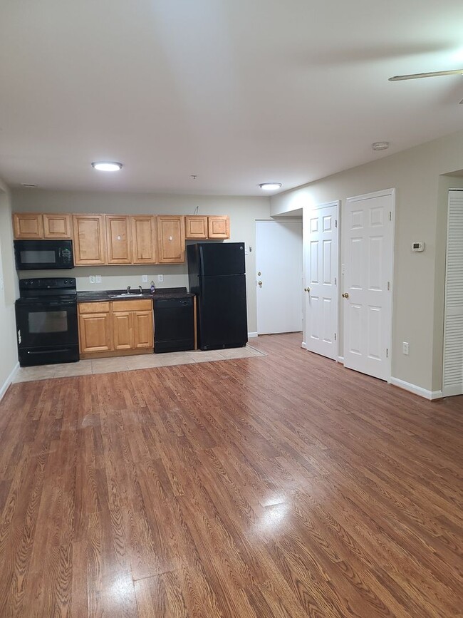 229 N. Howard - 229 N. Howard Apartment