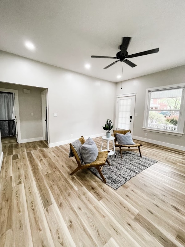 Building Photo - 410 W Maple St