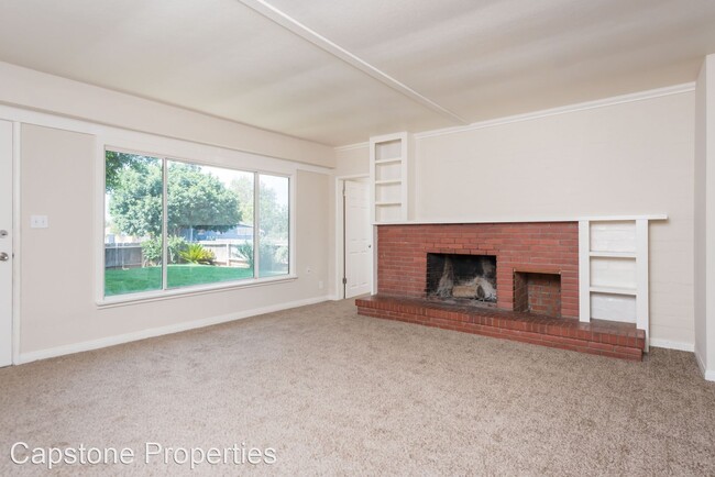 Building Photo - 1456 E Fallbrook St