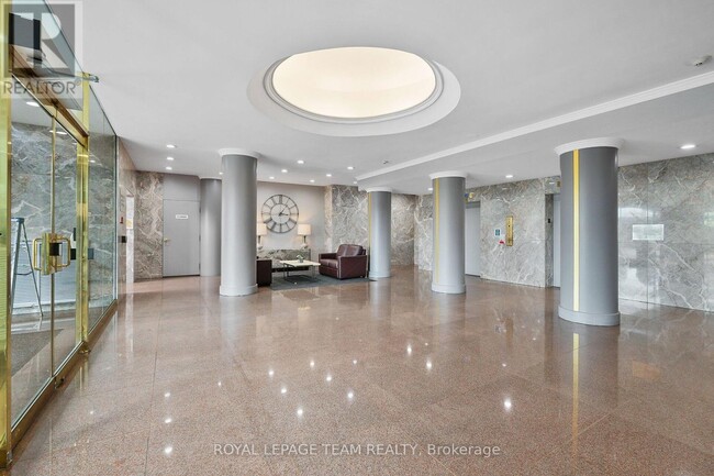 Building Photo - 545 St. Laurent Blvd