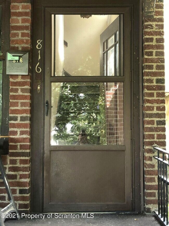 Building Photo - 816 Madison Ave