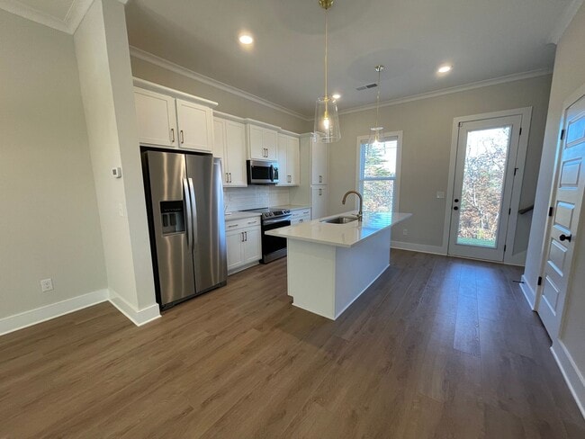 Building Photo - Discover the Charm of Hwy 150 living in Everlee