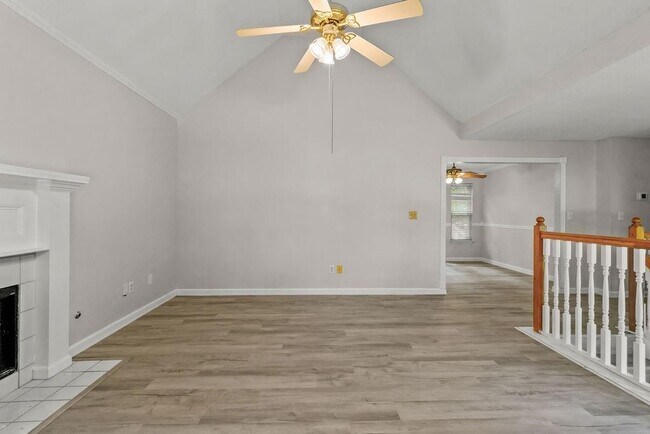 Foto del edificio - 4244 Akins Ridge Ln