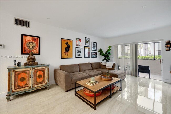 Foto del edificio - 7913 SW 104th St