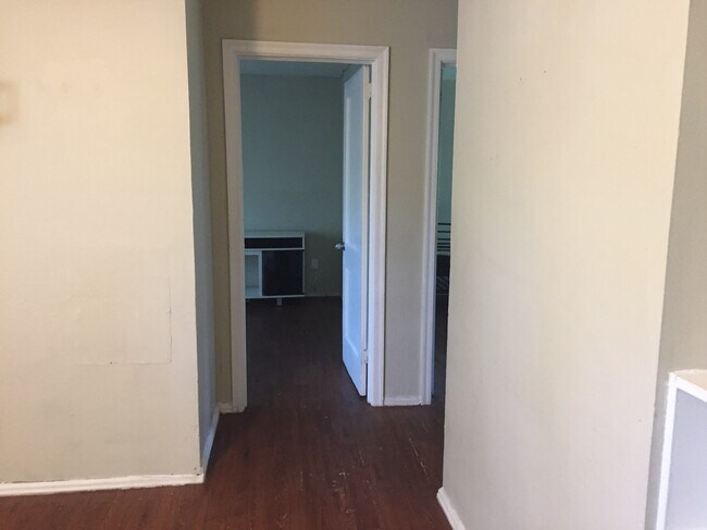 Building Photo - 3044 Collier Rd
