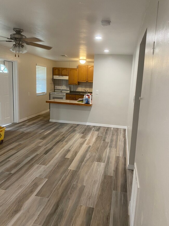 Building Photo - 8485 Sunset Dr