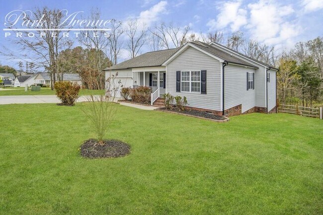 Building Photo - 1637 Red Bird Cir SE