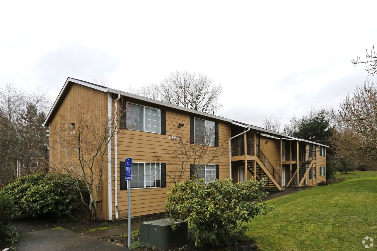 Pickett Park Apartments in Portland, OR