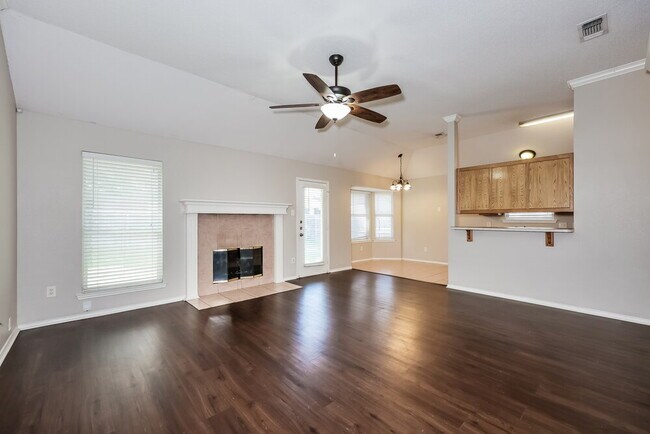 Foto del edificio - 621 Pleasant Valley Dr