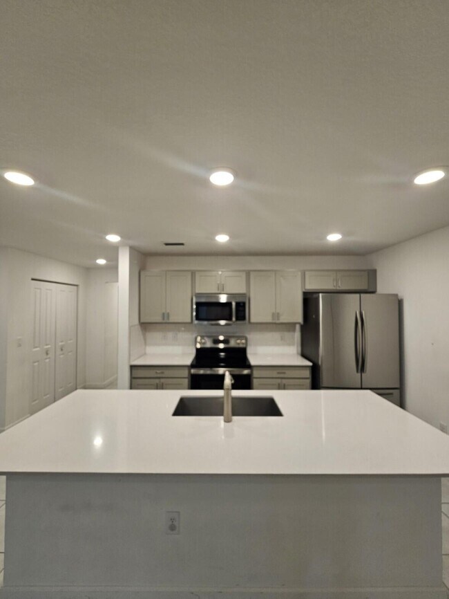 Foto del edificio - 6765 Broadwater Ln
