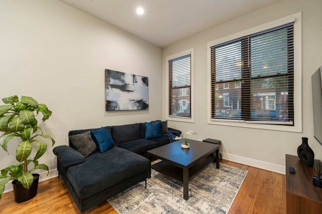 Building Photo - 2018 W 21st Pl