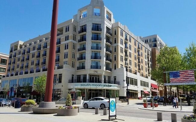Ubicado en el corazón de National Harbor. - 155 Potomac Psge