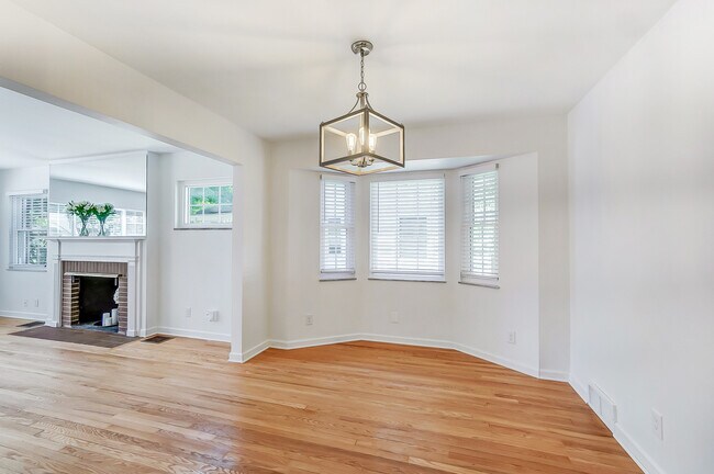 Foto del edificio - 227 Corona Ave