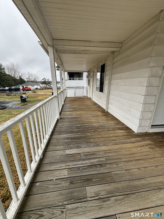 Building Photo - 411 Main St