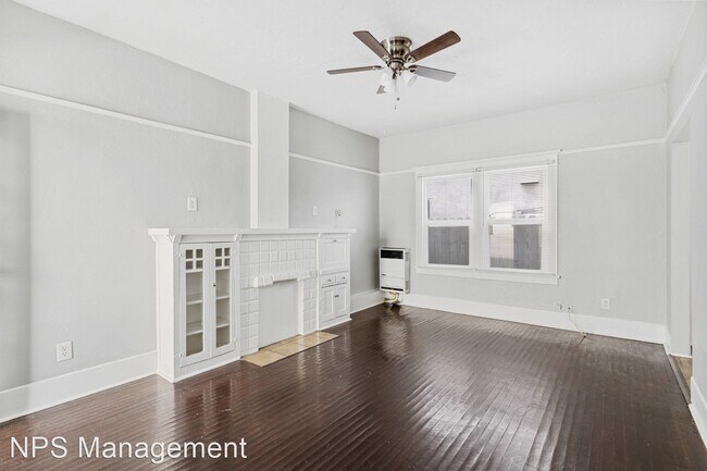 Foto del edificio - 1 br, 1 bath Apartment - 1049 E 5th Street...