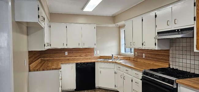 Building Photo - 406 Canterbury Dr