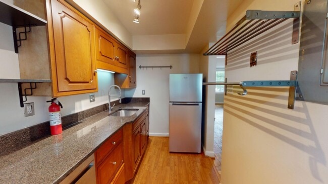Building Photo - Spacious & Tucked Away Large One Bedroom i...