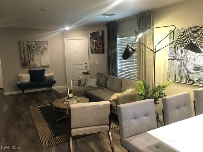 Foto del edificio - 6594 Secret Grove Ave