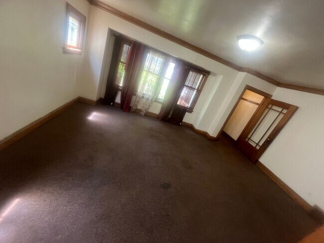 Foto del edificio - Spacious 2Bedroom Lower Duplex