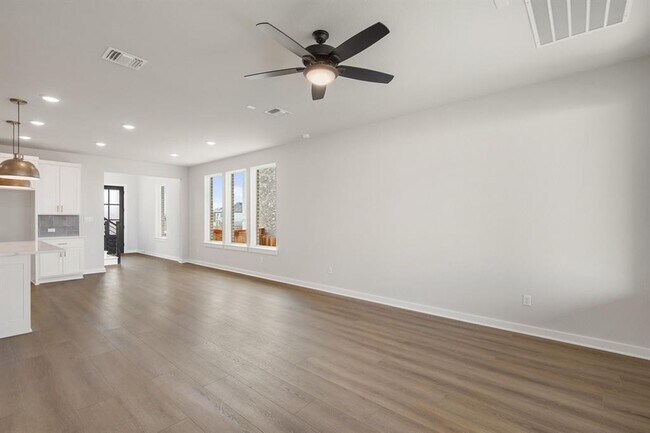 Foto del edificio - 144 Granit Oak Dr