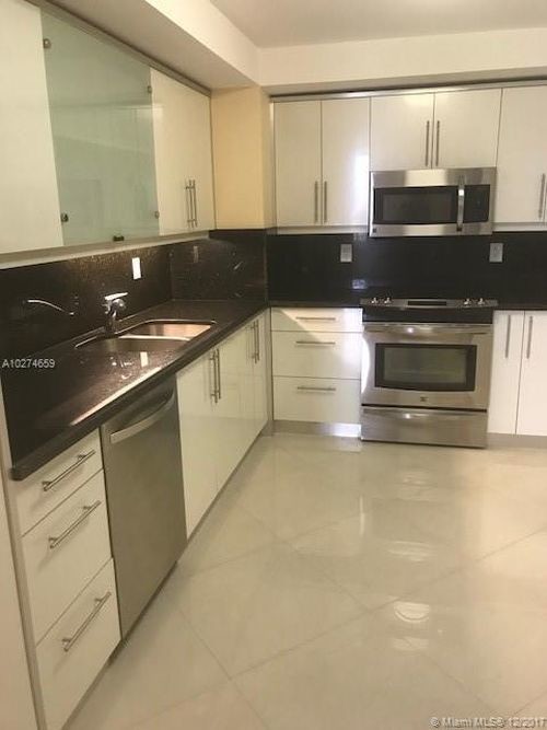 Primary Photo - 9511 Collins Ave