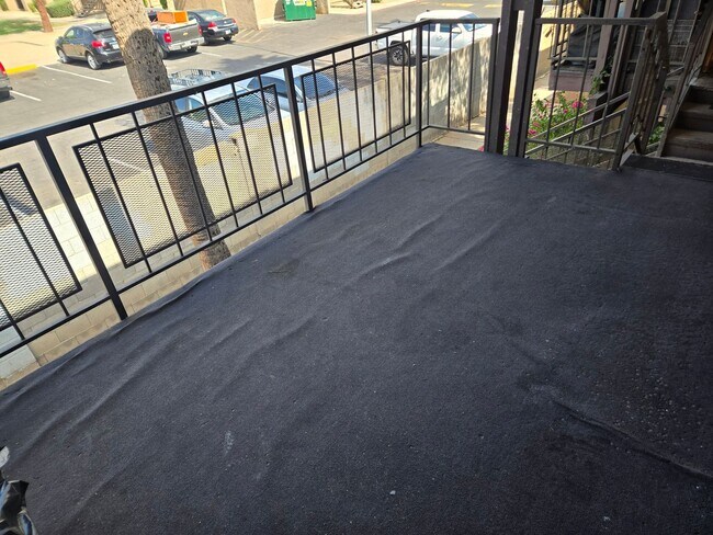 Foto del edificio - Spacious 3 bed, 2 bath upstairs, condo in ...