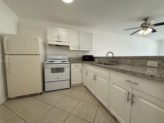 Building Photo - 15201 NE 6th Ave