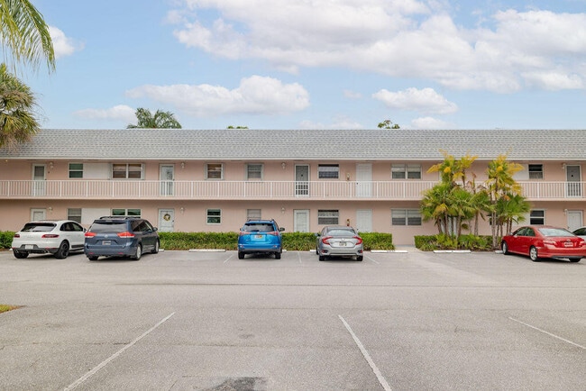Building Photo - 18081 SE Country Club Dr