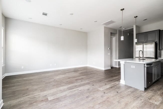 Building Photo - 5117 Pine Reach Dr