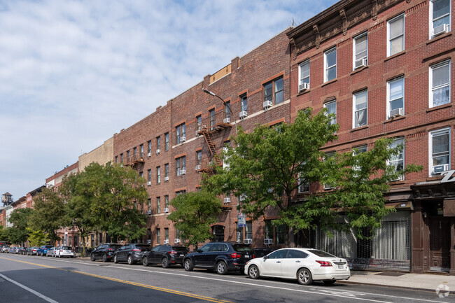 Foto del edificio - 115 Greenpoint Ave