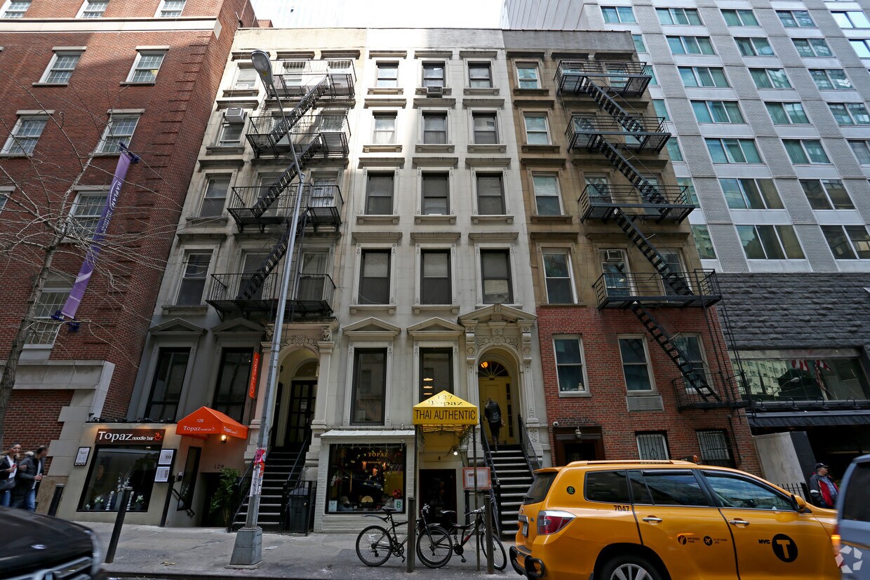 Building Photo - 127 W 56th St