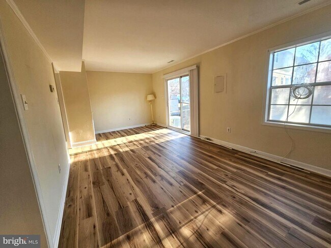 Foto del edificio - 1819 Picadilly Circus