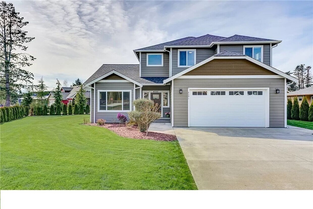 Primary Photo - 4 Bedroom, 2.5 bath in Blaine Available fo...