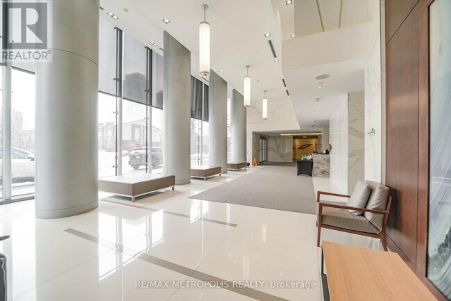 Photo du bâtiment - 255 Village Green Square