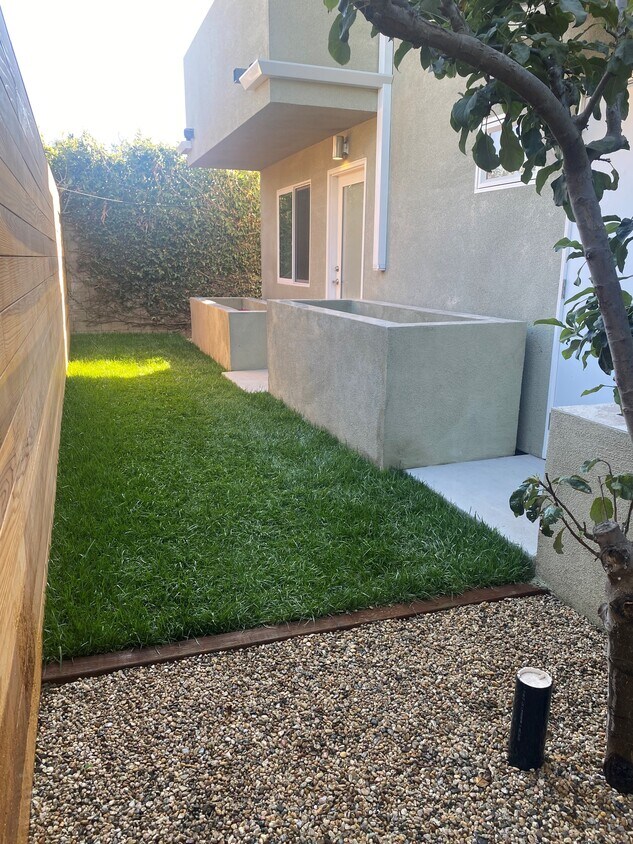 Front Yard - 11923 Wagner St